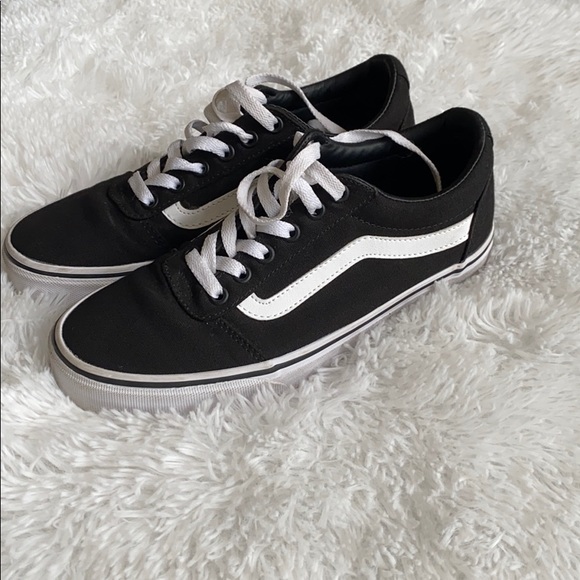 Vans Shoes - Women’s vans size 8